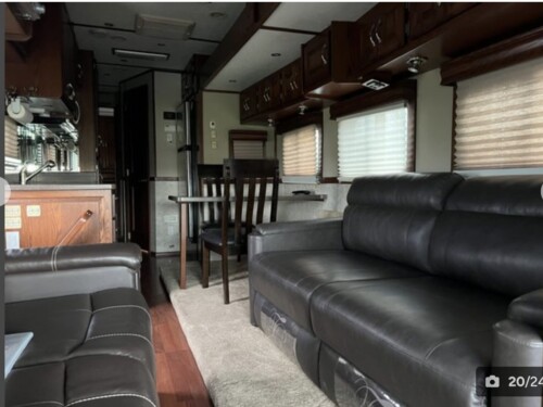2007 Volvo/Showhauler Dual Slide Coach D-12 4654HP, Automatic, 115k Miles, Loaded, Available Tdoay - Image 14